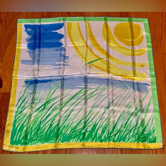 Vintage 1970s 28” x 28” Hand Rolled All Silk VERA NEUMANN Scarf Wrap Kerchief - Picture 4 of 14